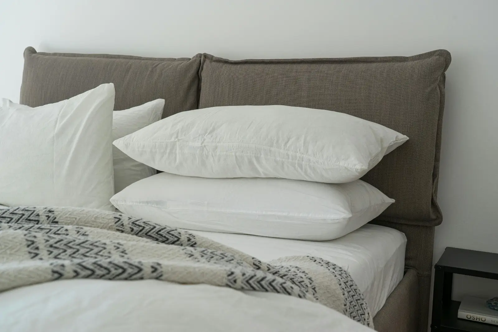Por qué cambiar las fundas de la almohada cada siete días no es suficiente para cuidar tu piel y cabello