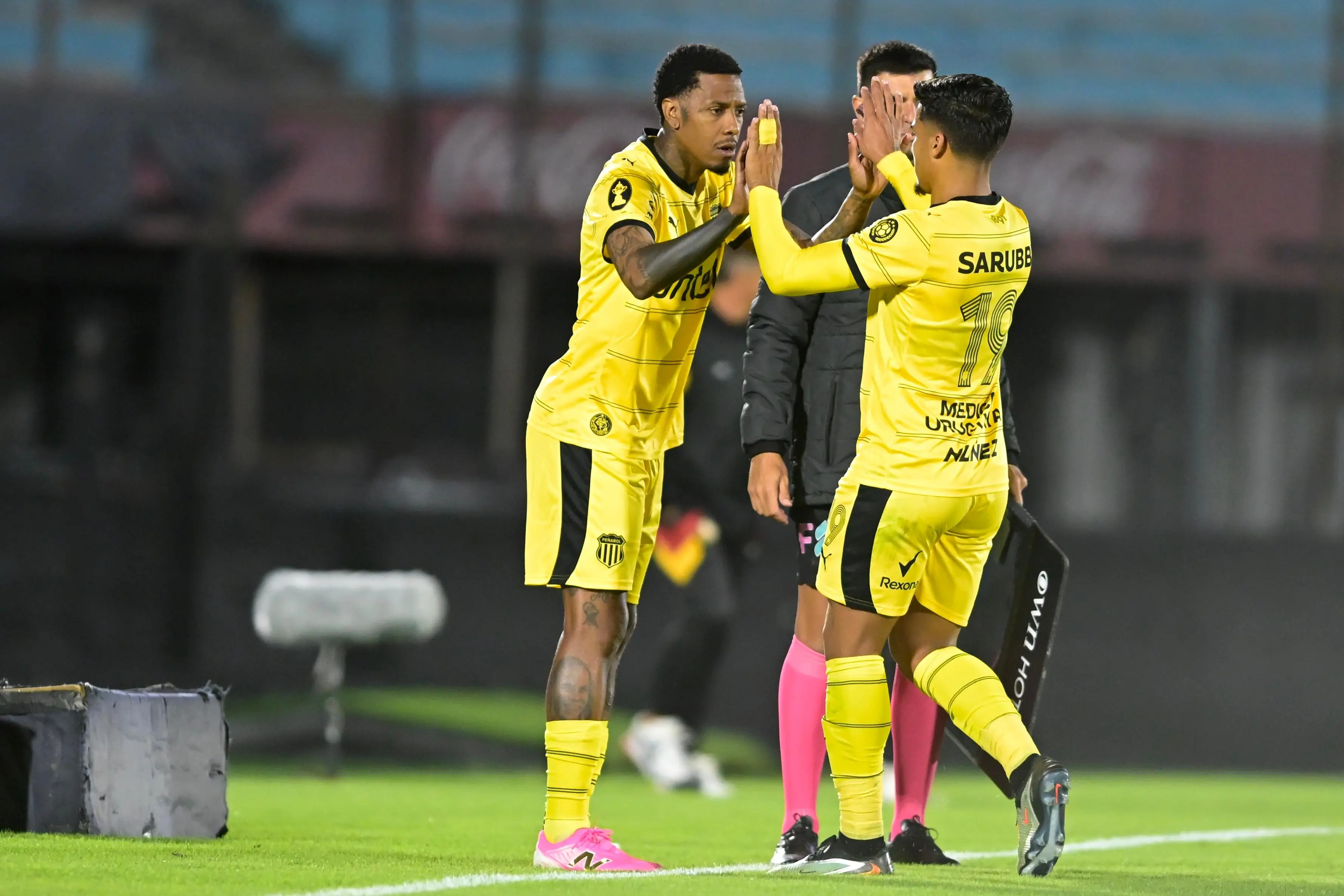 ¿Superpoblación de centrodelanteros? Los dos '9' que están cerca de retornar a Peñarol en este mercado