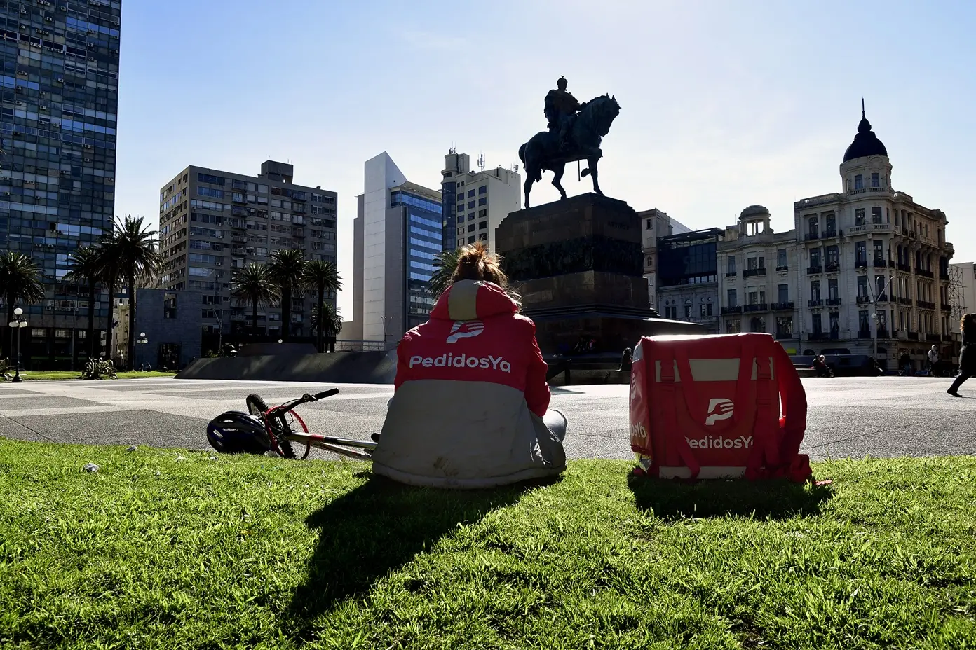 El futuro de PedidosYa Uruguay cambia: Uber confirmó la compra de su matriz, el gigante alemán Delivery Hero