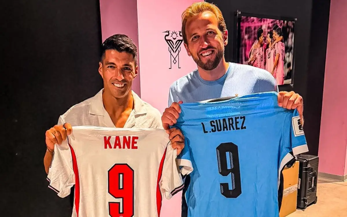 Luis Suárez intercambió camisetas con Harry Kane previo al cruce entre Inglaterra y Noruega: "Con un gran nueve"