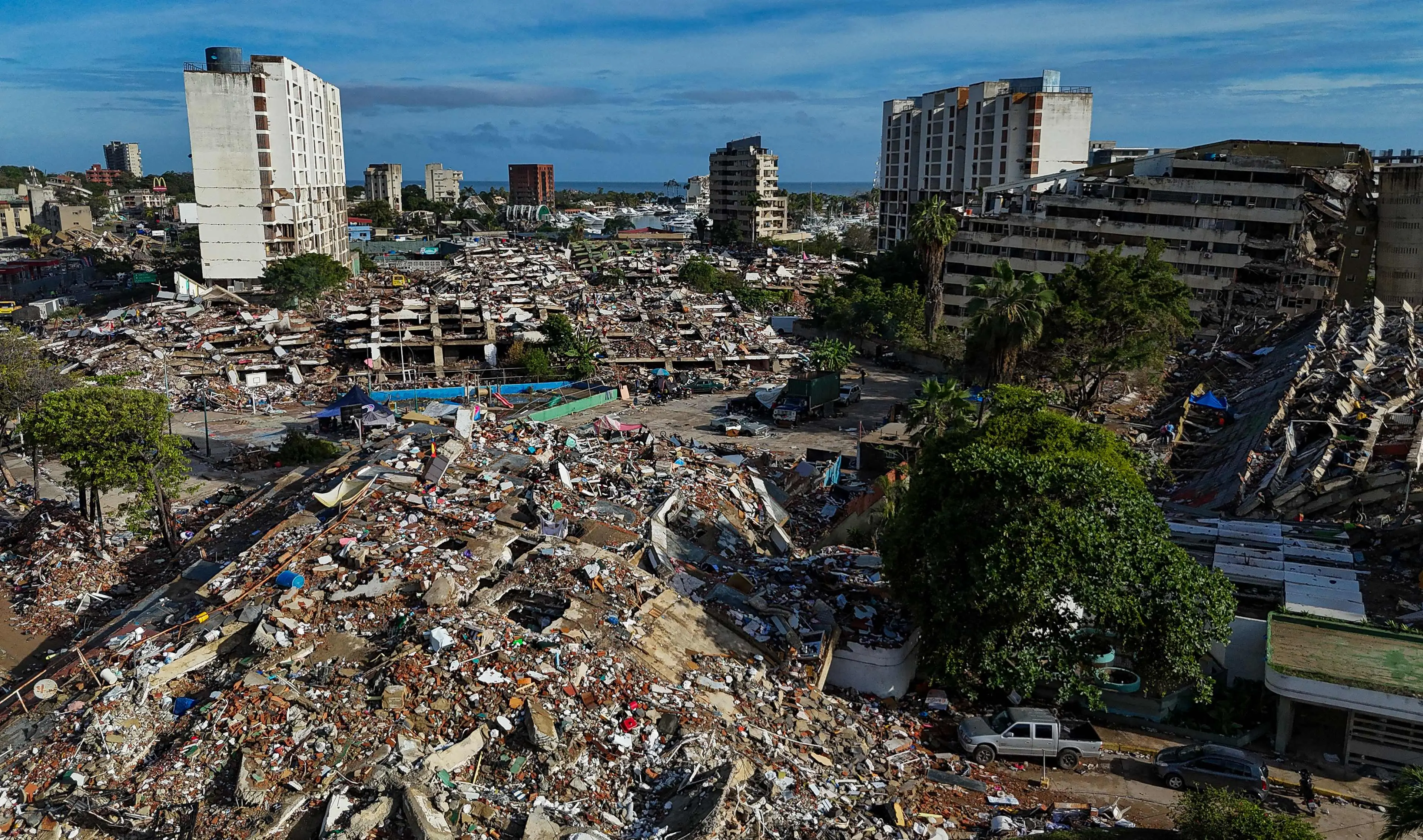 Venezuela: aumentan las muertes, escasea la comida y las esperanzas de encontrar sobrevivientes se agotan