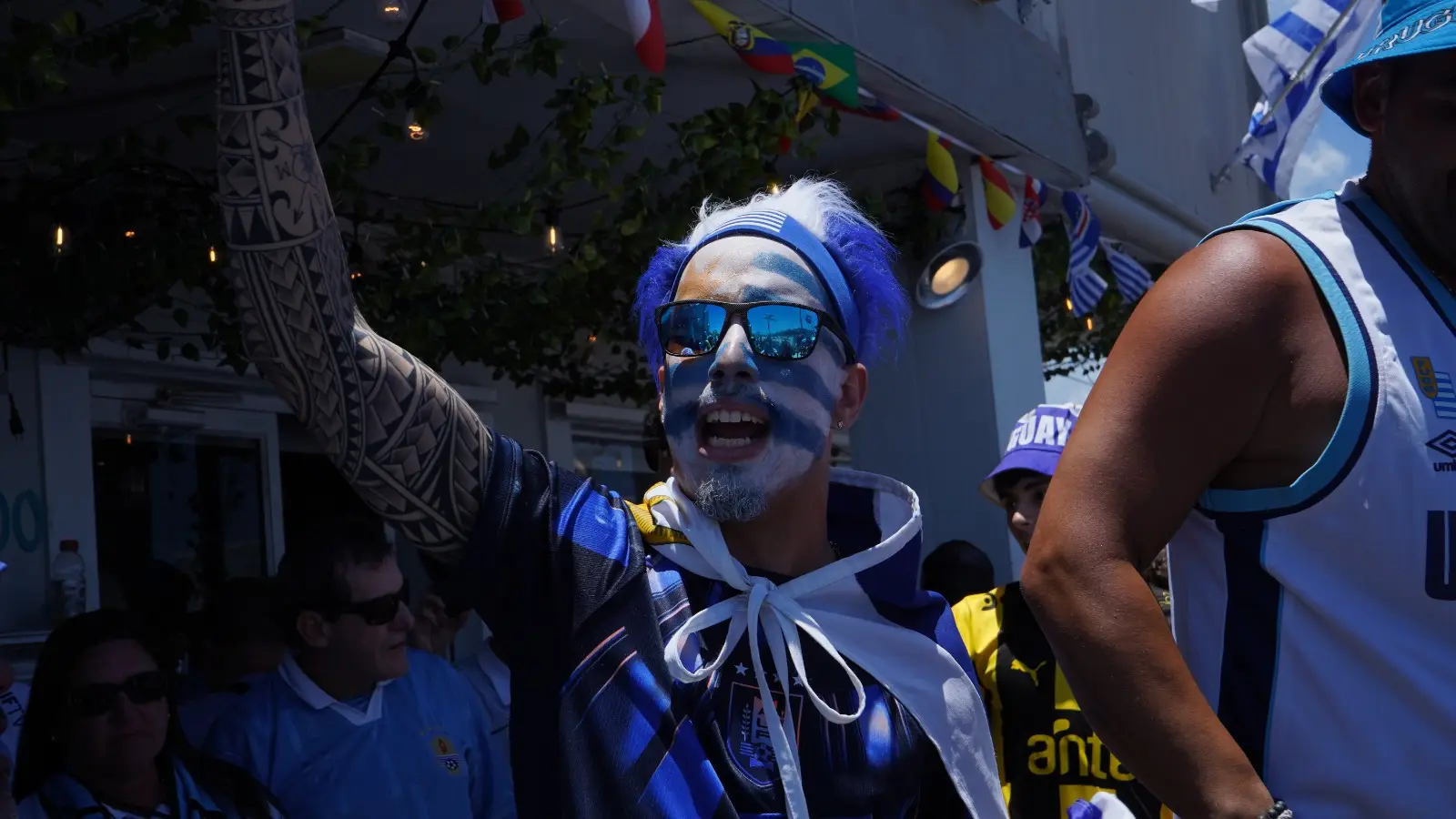 De la euforia previa a un empate con gusto a poco: así vivieron los hinchas uruguayos el partido contra Cabo Verde