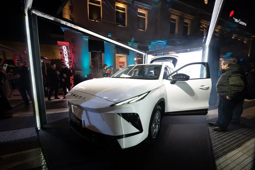 Omoda-Jaecoo presentó en Uruguay la nueva E5 2027, su SUV eléctrica con
diseño, tecnología y hasta 505 km de autonomía
