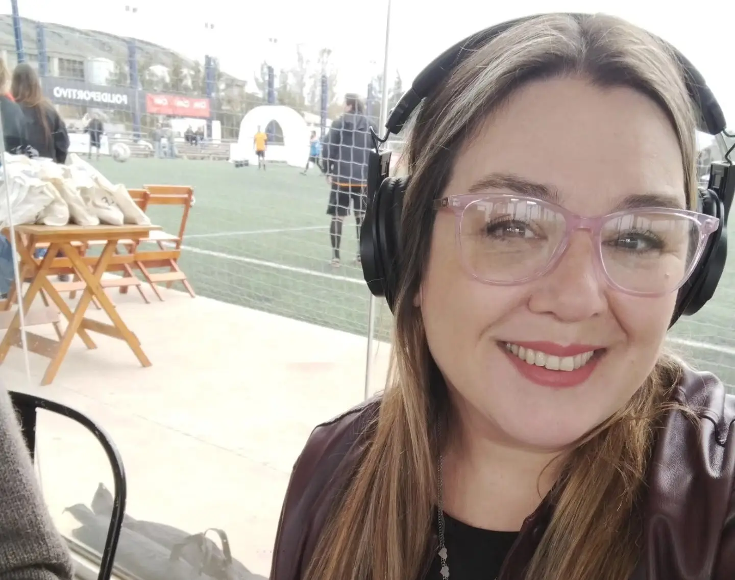 Locutora de El Espectador víctima de violento intento de rapiña: la encañonaron y le dieron patadas en la calle
