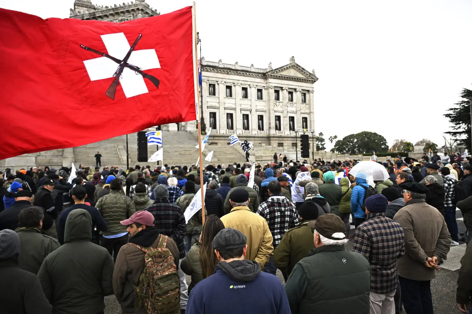 Ante mayor regulación de armas con proyectos del gobierno, “legítimos usuarios” reclaman con apoyo de oposición