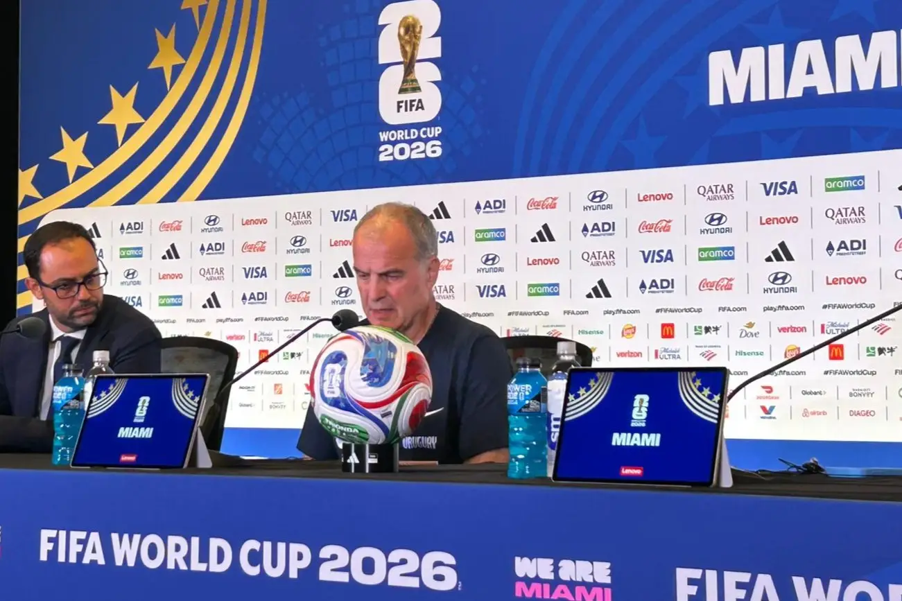 Marcelo Bielsa: las cualidades de De la Cruz y Ugarte y el "lugar extraordinario" donde concentra Uruguay