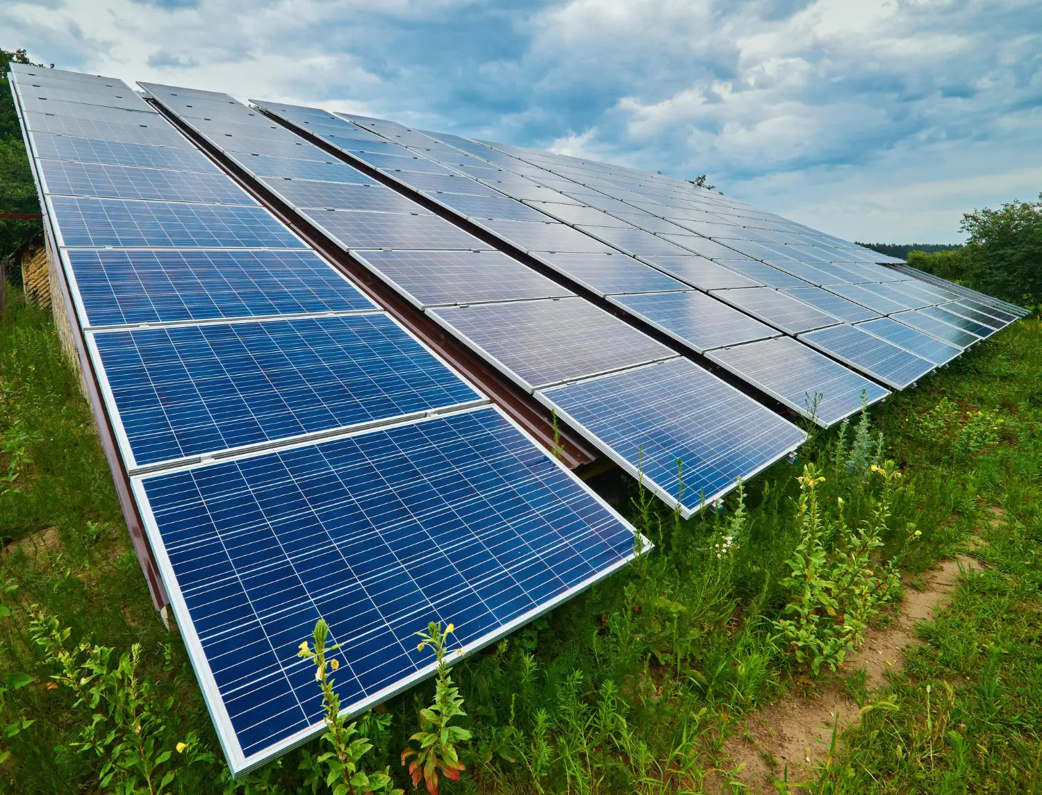 Gobierno uruguayo evalúa realizar una donación de paneles solares a Cuba ante la crisis energética de la isla