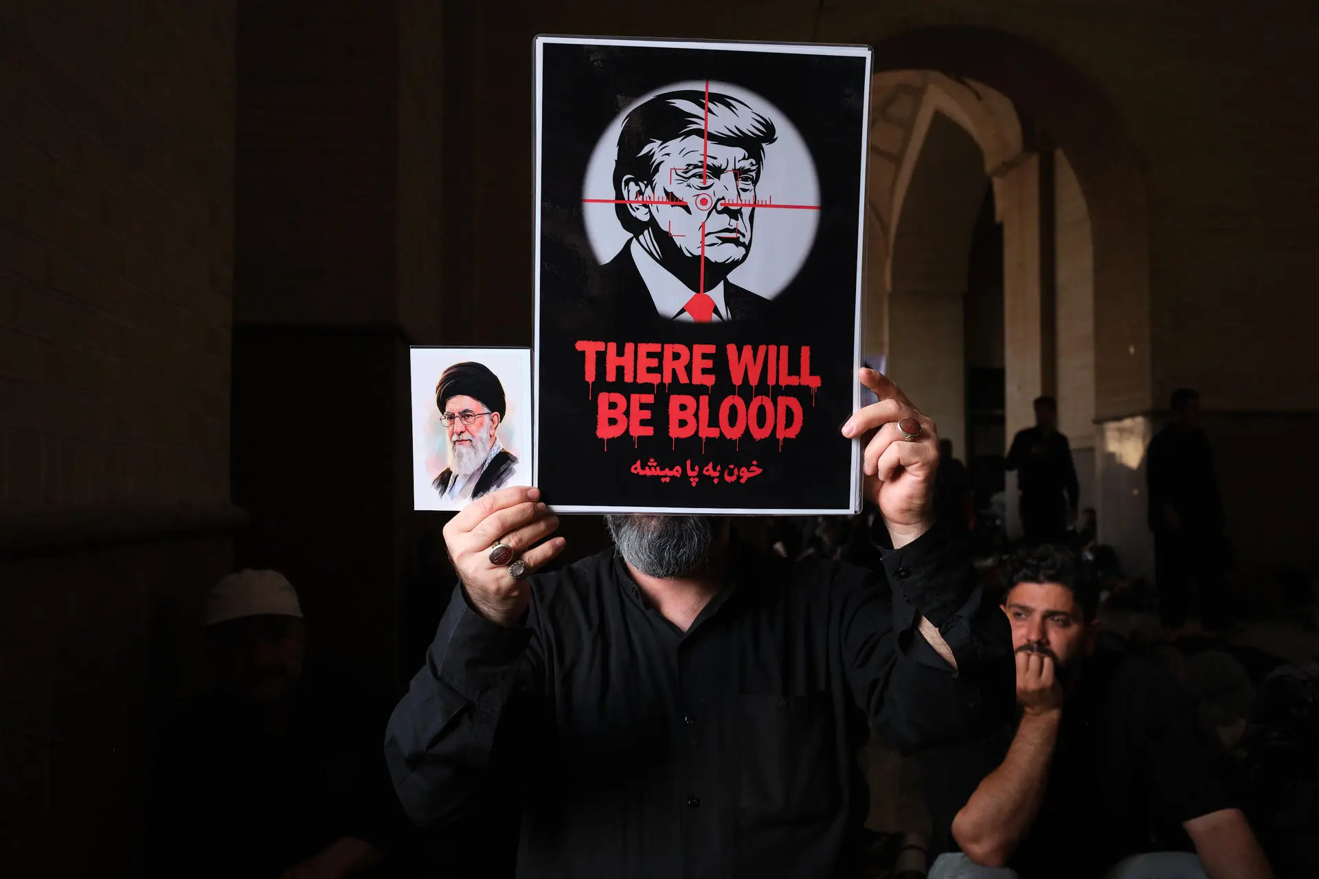 Multitudinaria procesión fúnebre para despedir al exlíder Alí Jamenei en Irán: "Todo el mundo habla de venganza"