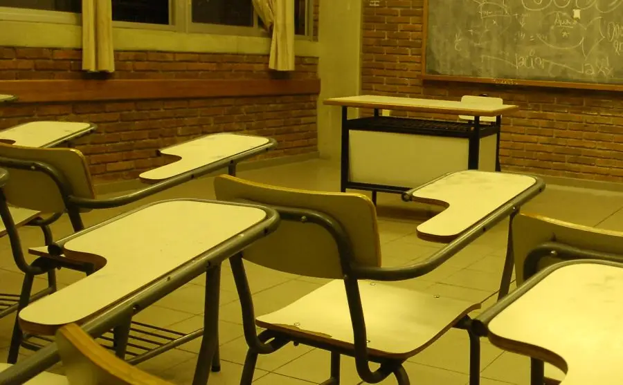 Docentes del Liceo 61 continúan con ocupación en reclamo de un ascensor o rampa para mayor accesibilidad