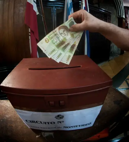 El dinero en la campaña electoral: qué se declara, qué se omite y cómo son los controles en Uruguay