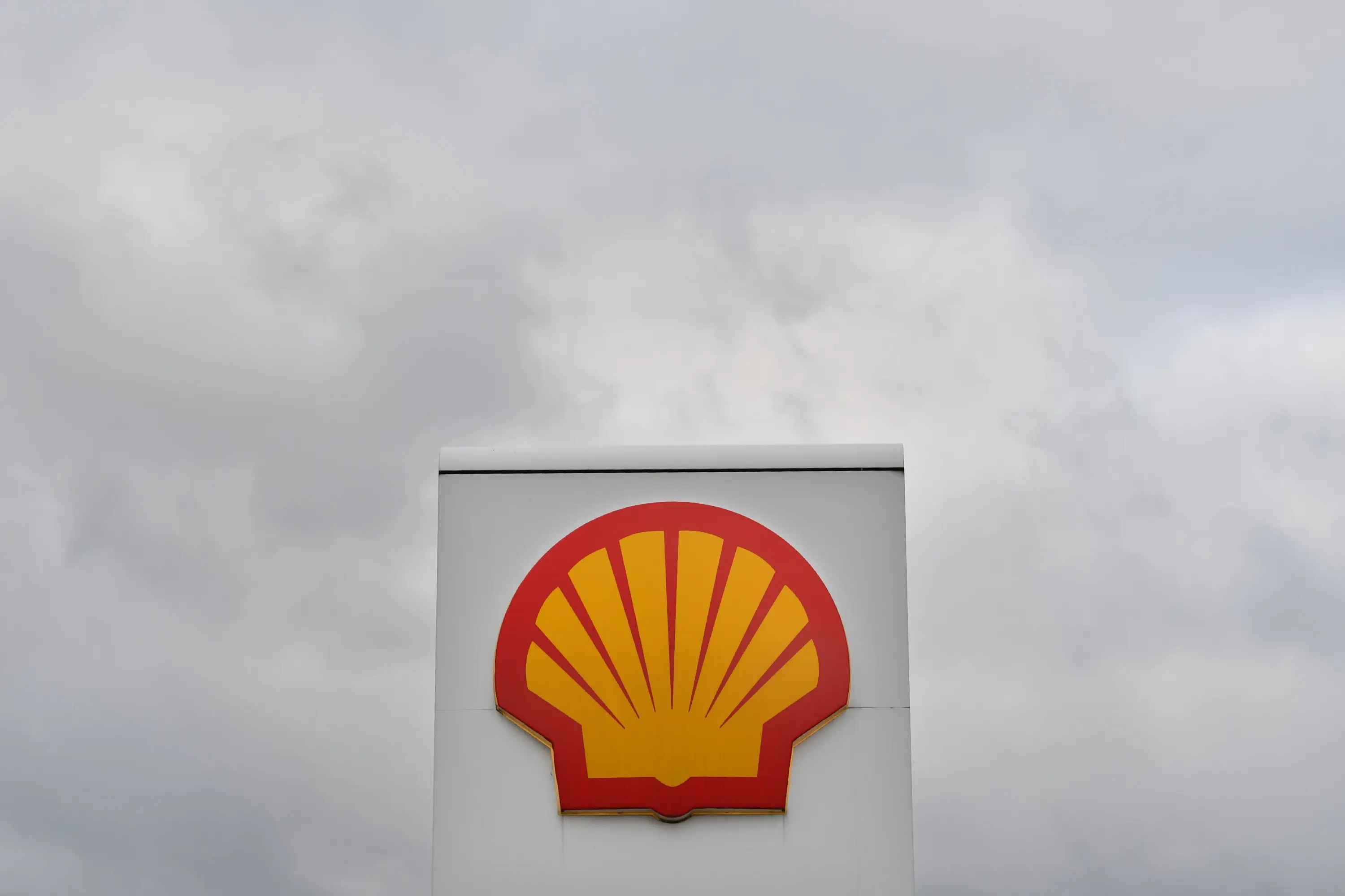 El nuevo régimen de Venezuela sigue abriéndose a la inversión extranjera: otorgó licencias a la británica Shell