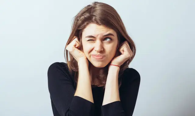 La pérdida auditiva también puede afectar la salud cerebral: qué revela la evidencia científica