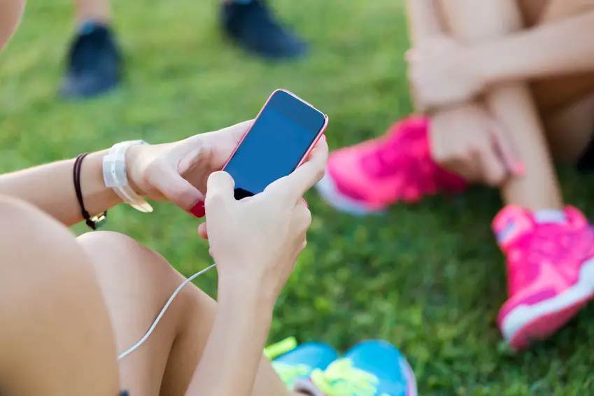 UE propone prohibir redes sociales a menores de 13 años en toda Europa