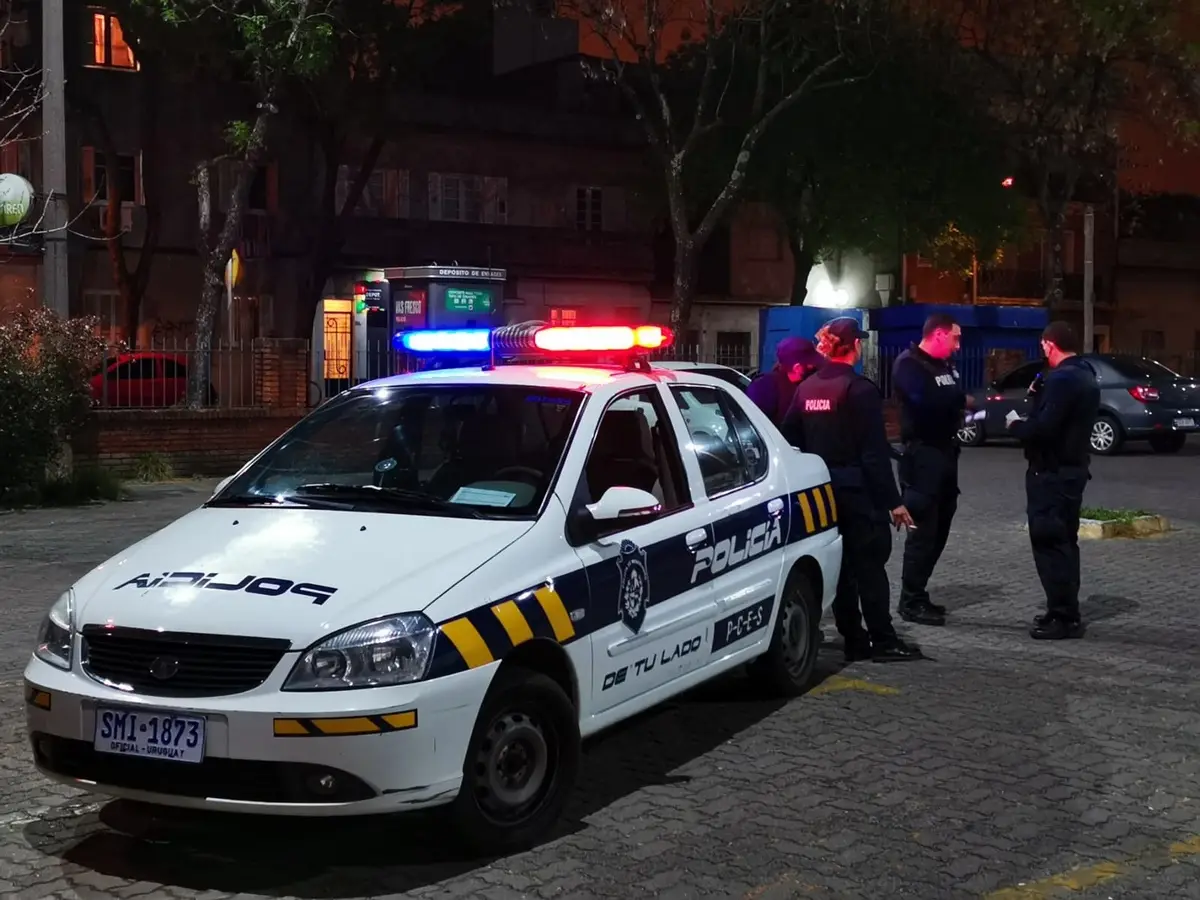 Desnudo y golpeado: investigan muerte de anciano en vivienda del Mides