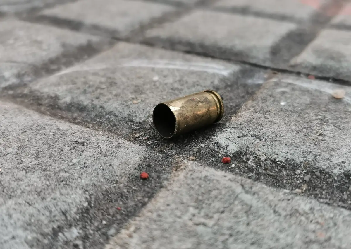 Muchos disparos y documentos ajenos: investigan asesinato de un hombre en Villa Española