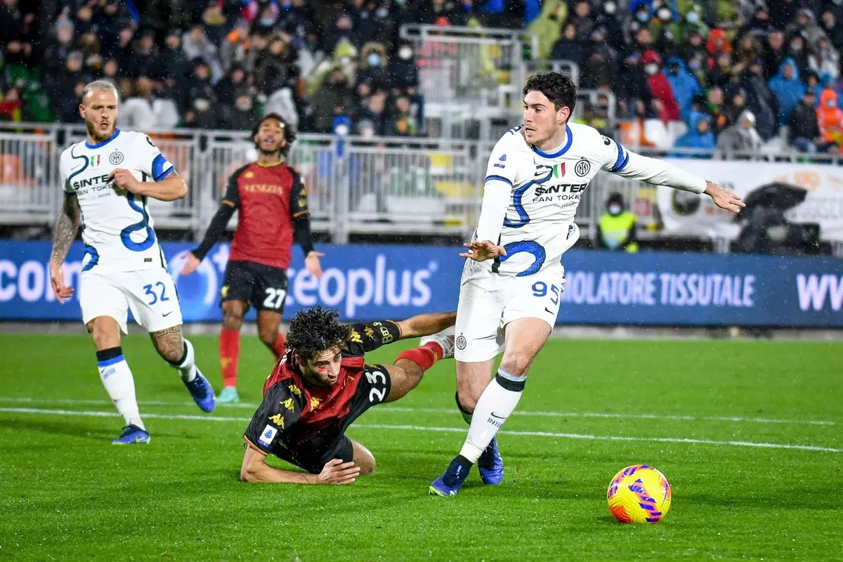 Italia: filtran chats de jugador de Inter y la selección, ligado a prostitución de menores