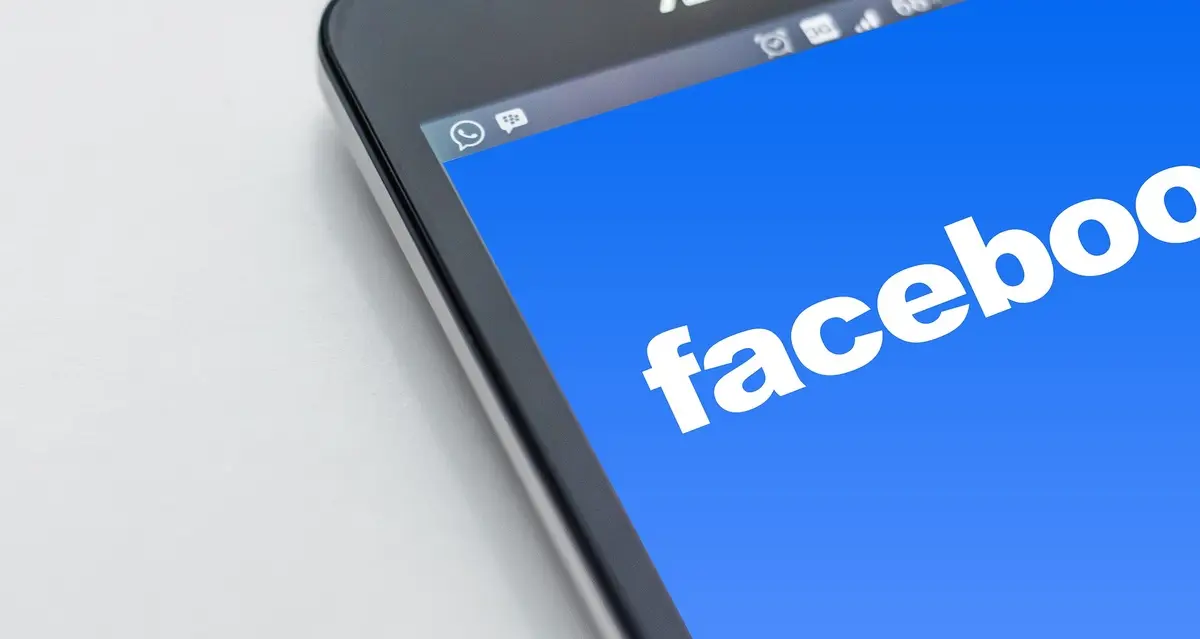 La UE exige a Meta cambiar el “diseño adictivo” de Facebook e Instagram