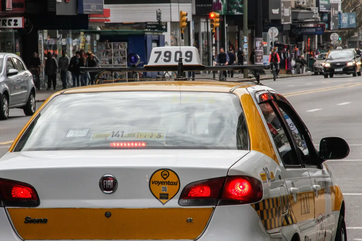 Dos mujeres forcejearon y robaron a una taxista pero las detuvieron y fueron condenadas