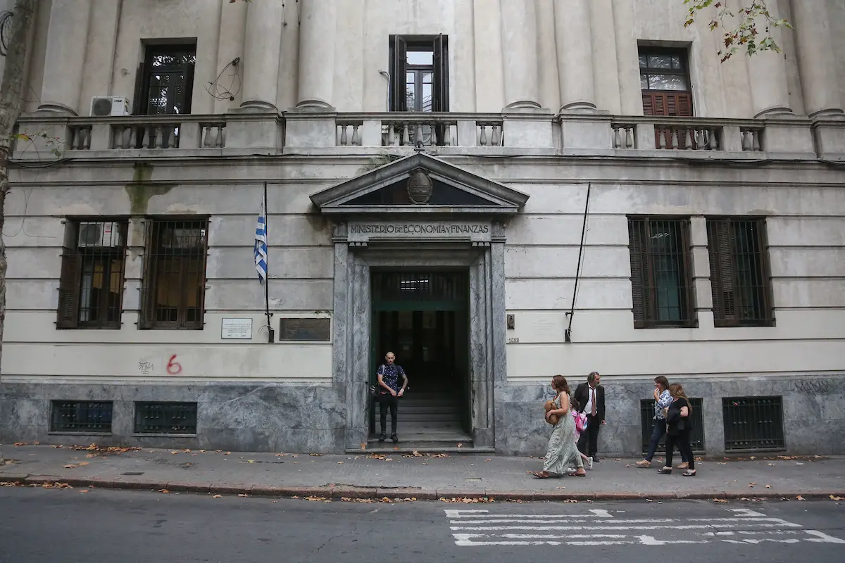 Opinión | Competitividad y costo de vida: el plan para modernizar la economía uruguaya