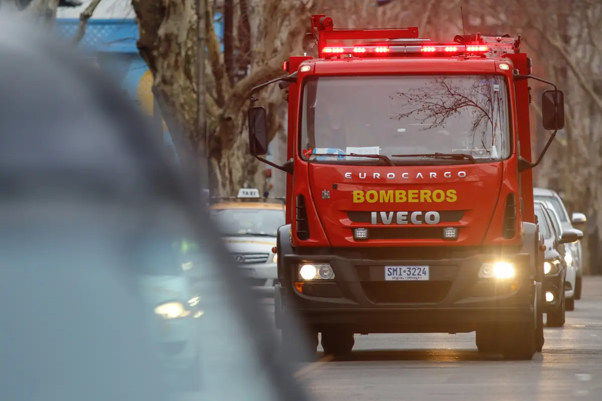Adolescente tiene casi la mitad del cuerpo quemado por incendio que mató a tres familiares