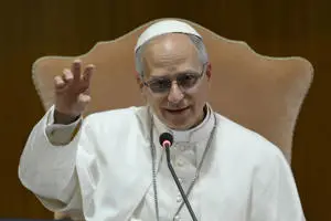 El papa León XIV alerta sobre la adicción al celular y pide poner límites
