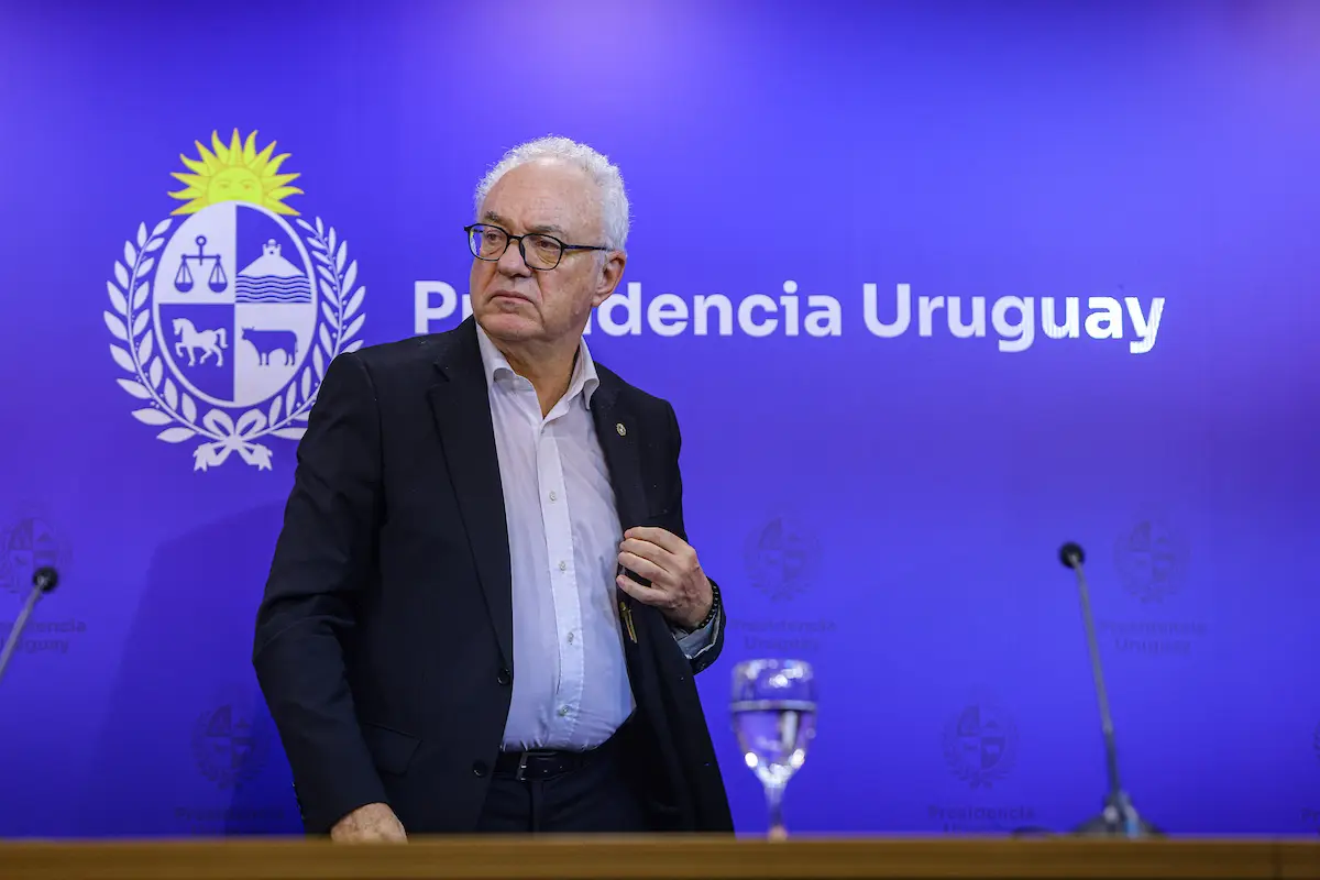 Senador blanco pidió explicaciones por viajes de Lubetkin y sus “frecuentes” idas a Roma