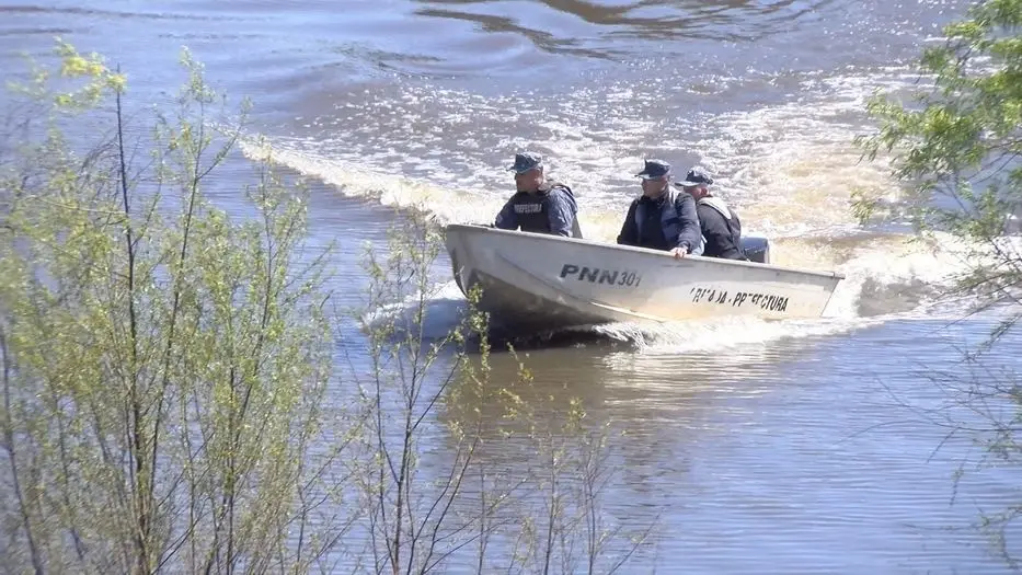 Hallan cuerpo en la Isla de Flores: sería de pescador argentino desaparecido hace un mes
