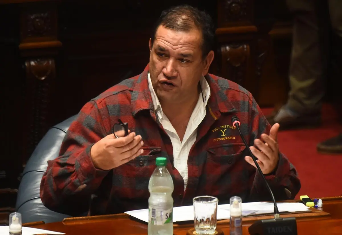 Posteo ironiza con hija de un senador del FA y el blanco Sebastián da Silva salió al cruce