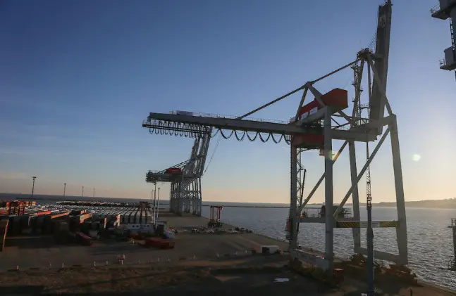 Sindicato del puerto paralizó actividad y exigió “bono adicional”; empresa respondió