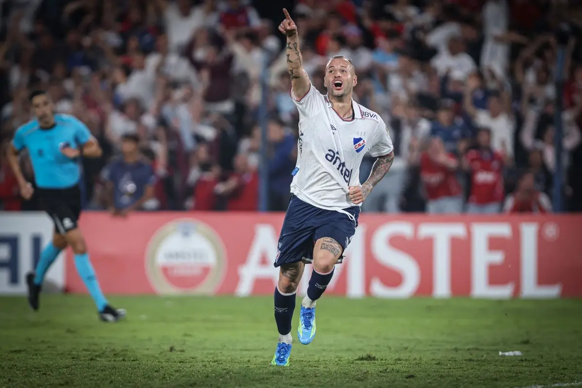 Perchman: “Si el Diente López piensa quedarse, va a ser un perjuicio para el club”