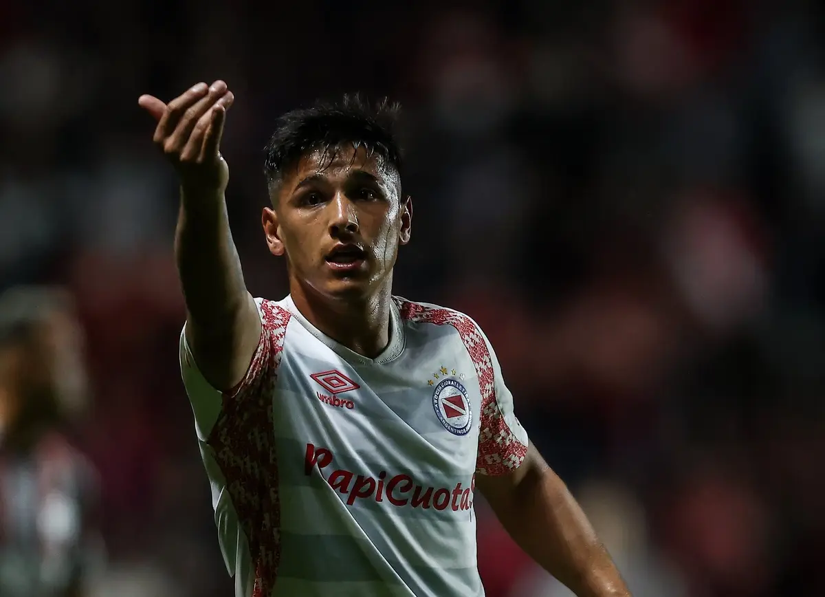 Boca Juniors cerró a Leandro Lozano como el primer refuerzo del ciclo Arruabarrena