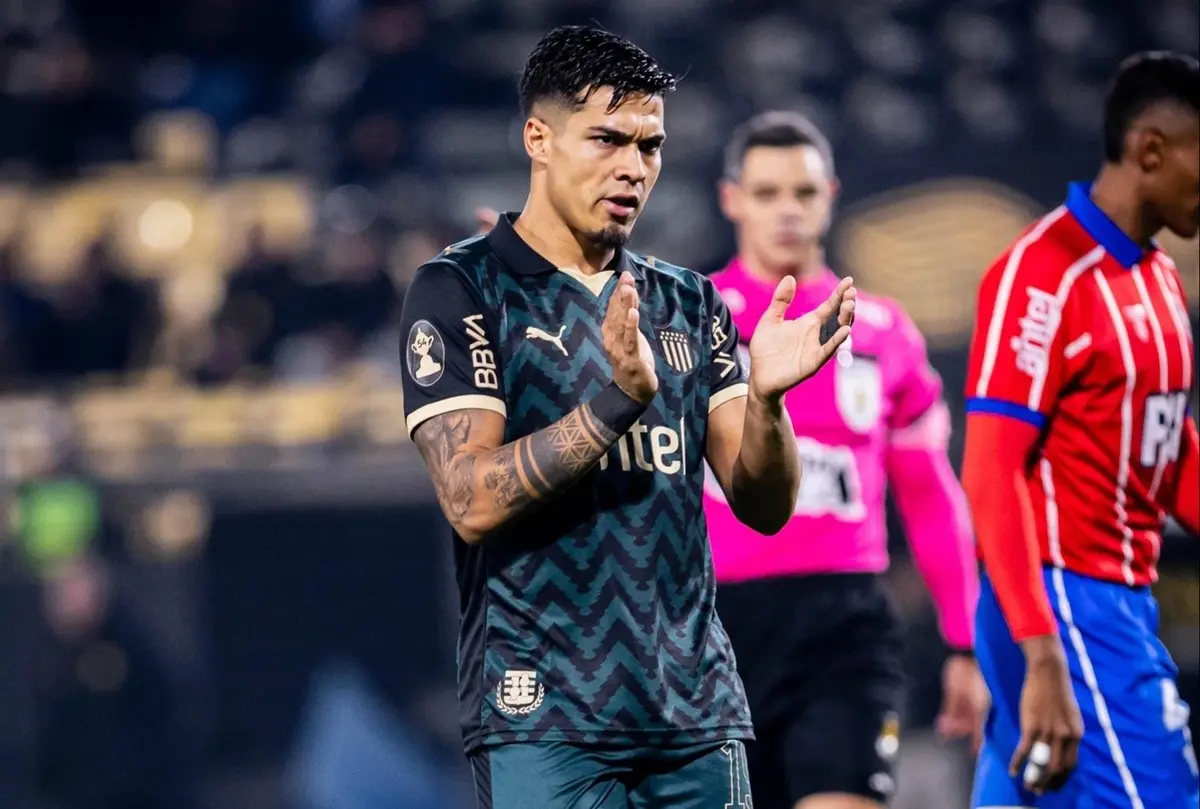 AUF: duras sanciones a Matías Arezo y Eric Remedi por sus expulsiones, y multa a Peñarol