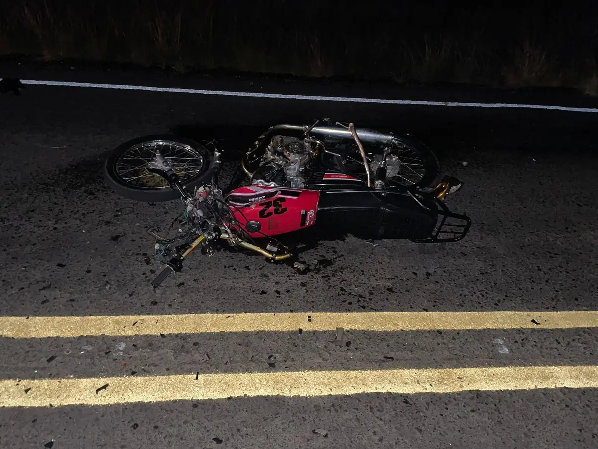 Policía investiga choque frontal entre dos motos que dejó dos personas fallecidas en Salto