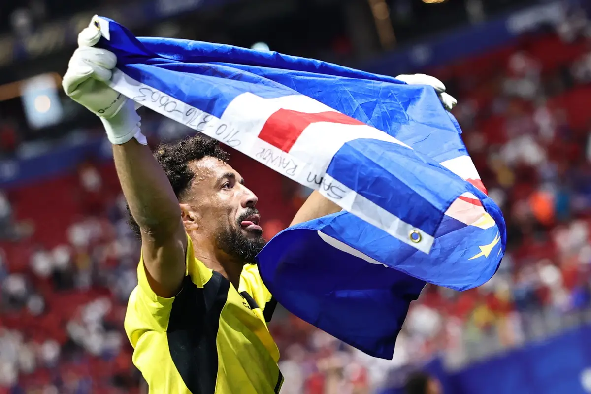 La emoción de Vozinha: su madre podrá verlo ante Uruguay tras el drama del visado