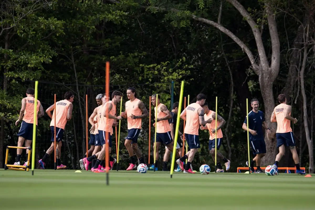 Poyet y la selección: “¿No te bancas una charla de 20 minutos? Estás todo el día al pedo”
