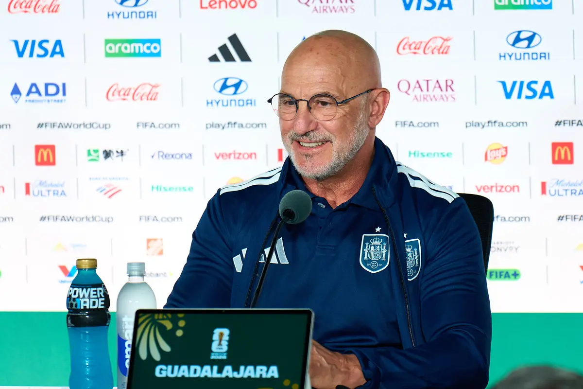 De la Fuente llenó de elogios a Marcelo Bielsa y advirtió: “Uruguay se juega mucho”