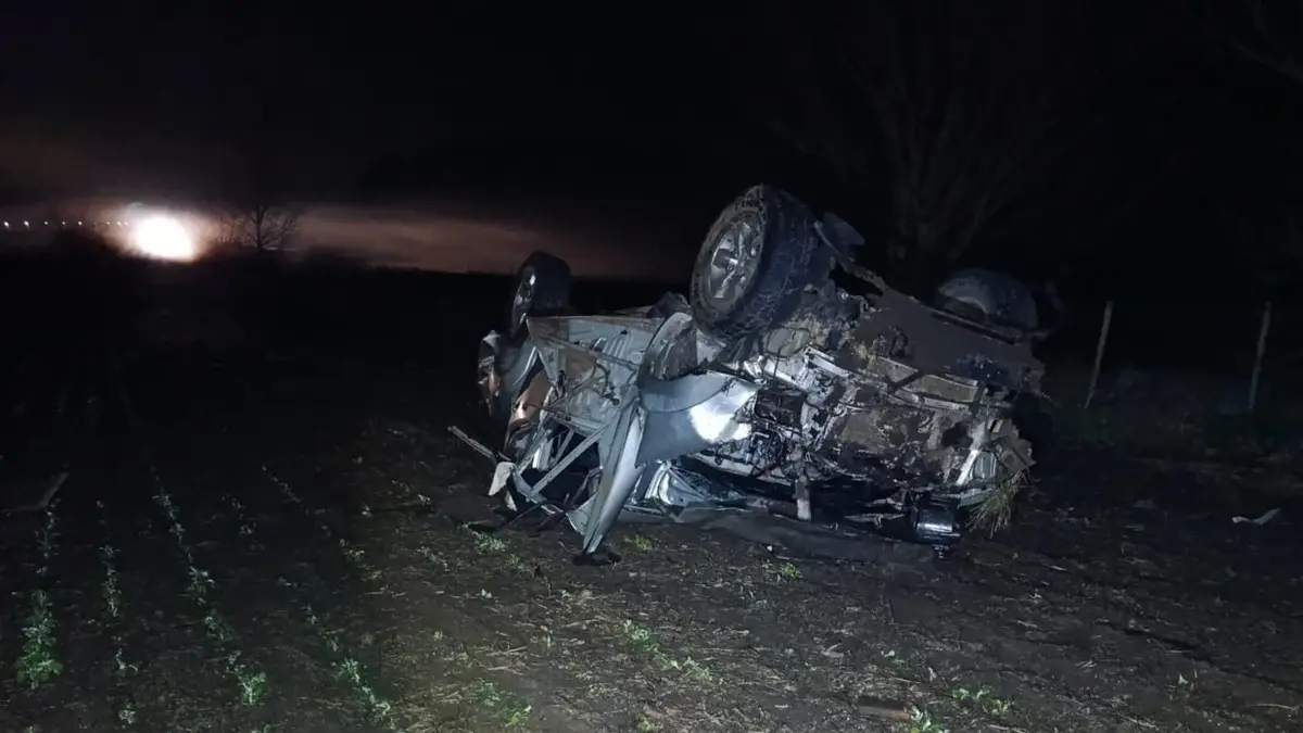Despiste y vuelco: tres jóvenes murieron tras siniestro de tránsito en Soriano
