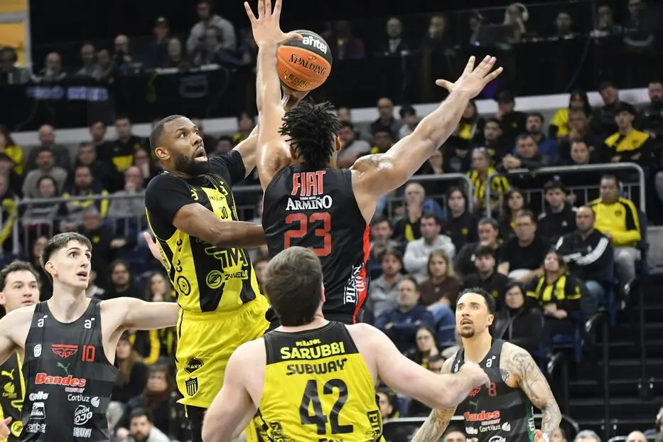 LUB: Peñarol está derrotando a Aguada 27-22 al final del primer cuarto en el Antel Arena