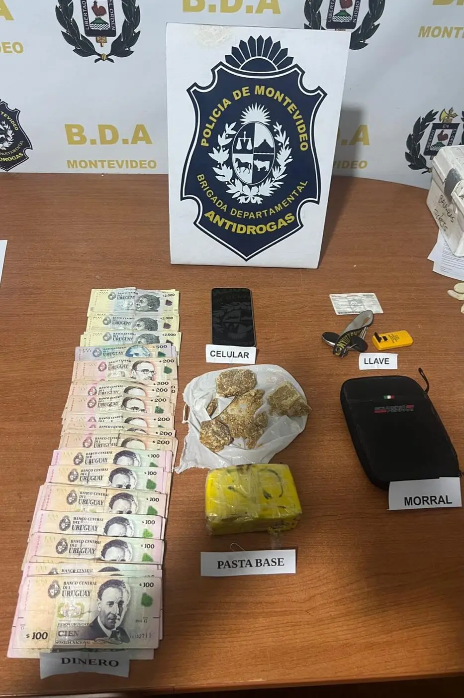 Manejaba por Marconi, recibió voz de alto y no paró: llevaba pasta base y miles de pesos