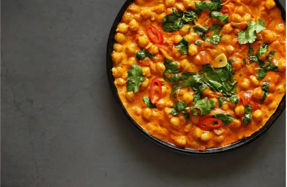 Curry de garbanzos: una receta especiada, cremosa y fácil de preparar