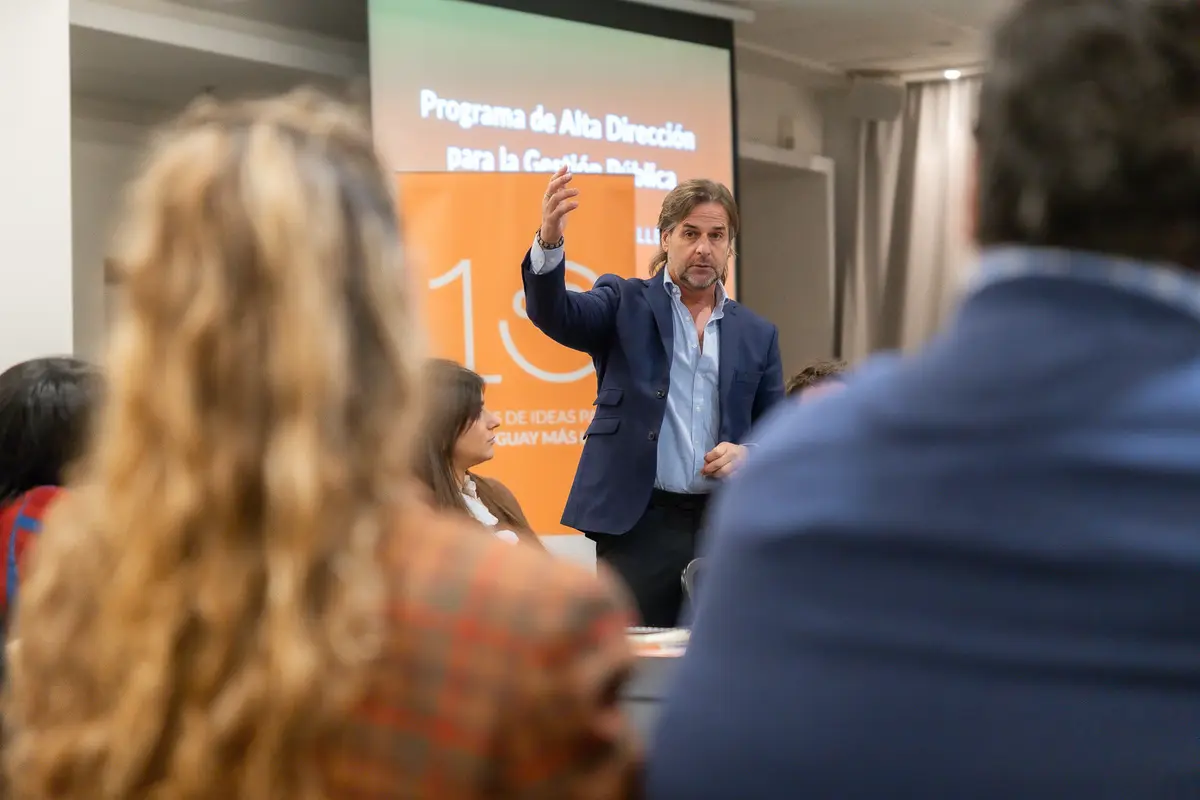 Lacalle Pou volvió a dar clases en el CED: más de 1.500 postulaciones y 35 seleccionados