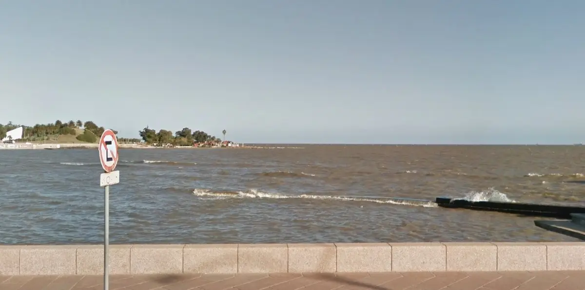 Investigan hallazgo de cuerpo flotando frente a la rambla del Parque Rodó