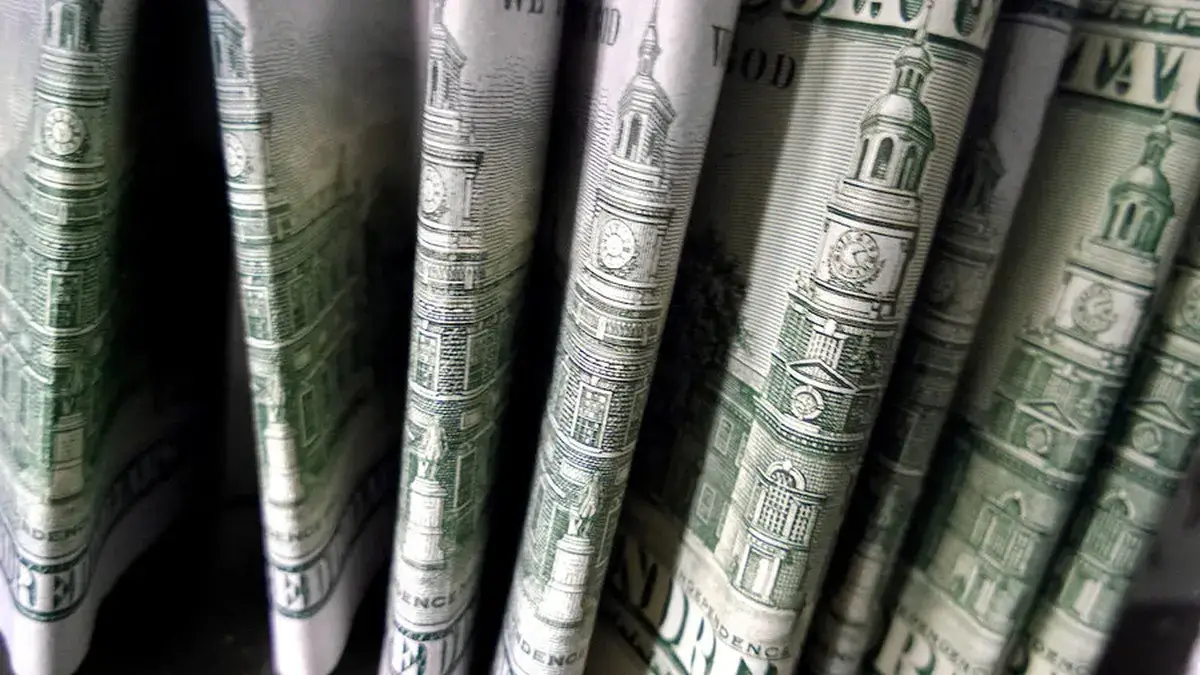 El dólar se valorizó frente al peso, mientras escalada bélica introduce ruido en los mercados