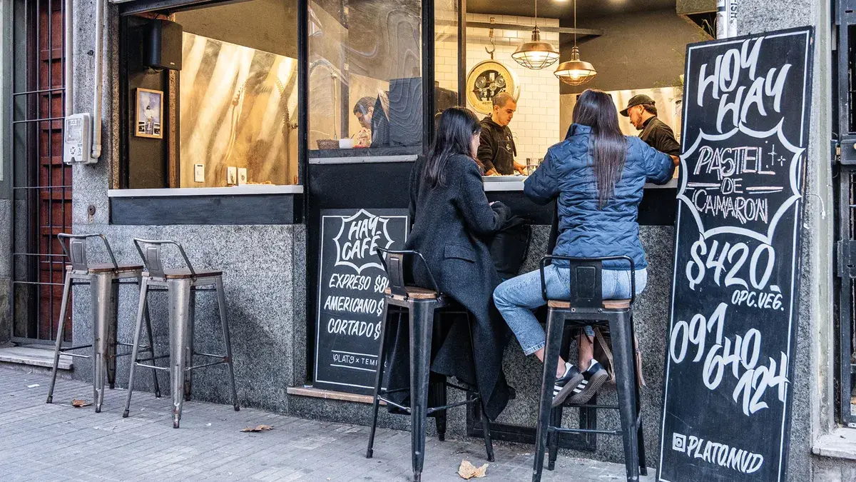 El auge de las ventanas gastronómicas a la calle en Montevideo