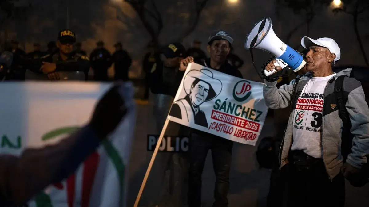 Balotaje en Perú: Sánchez supera a Fujimori por unos 41.000 votos con el más del 96% escrutado