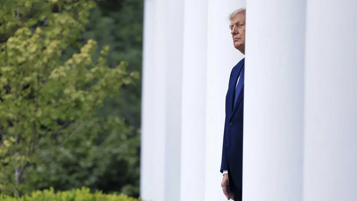 Trump amenaza con “arrasar por completo” Irán si lo asesinan