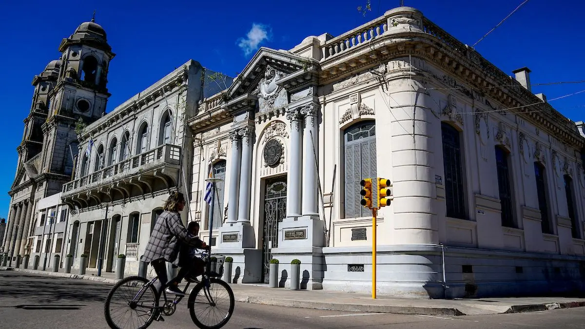 Desempleo por departamentos, expectativas de precios, mercado automotor, faena e inflación en Uruguay en números