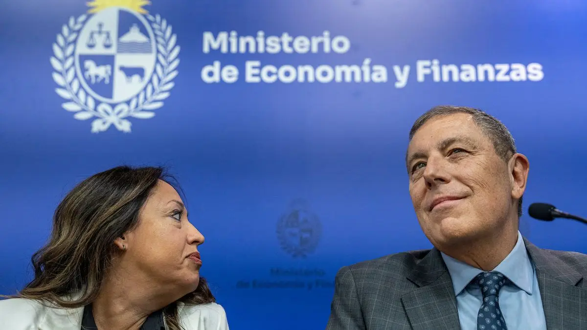 Venta de autos eléctricos superó por primera vez a los a nafta; ministros discrepan sobre exoneraciones