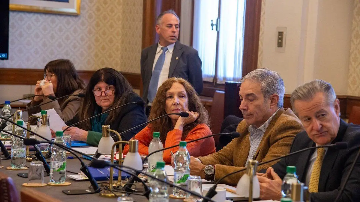 Tras reclamo de compañías de internet, se postergó ley para frenar difusión de ‘deepfakes’ sexuales