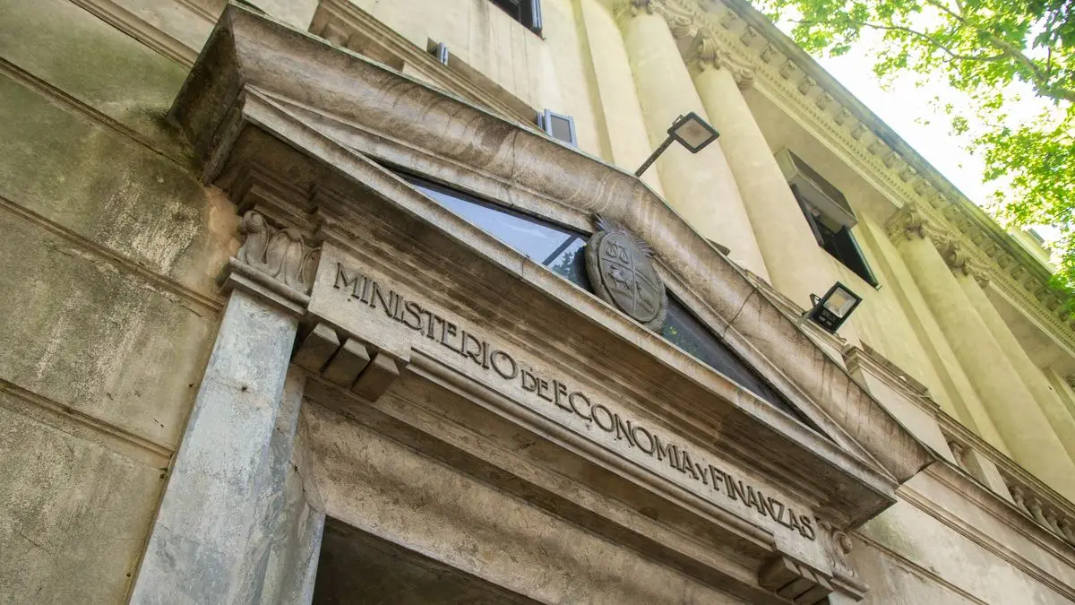 Con baja demanda, el gobierno declaró desierta emisión de Notas; bonos en dólares estables